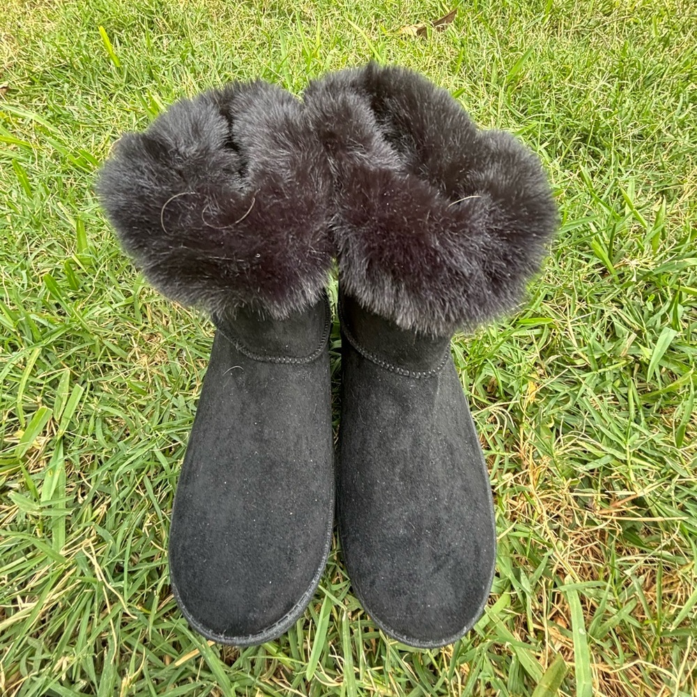 ⭐️ LAST CHANCE ⭐️ Black Faux Fur Boots Sz 7 - EUC